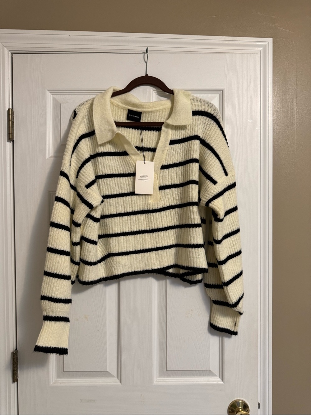Striped sweater with collar
